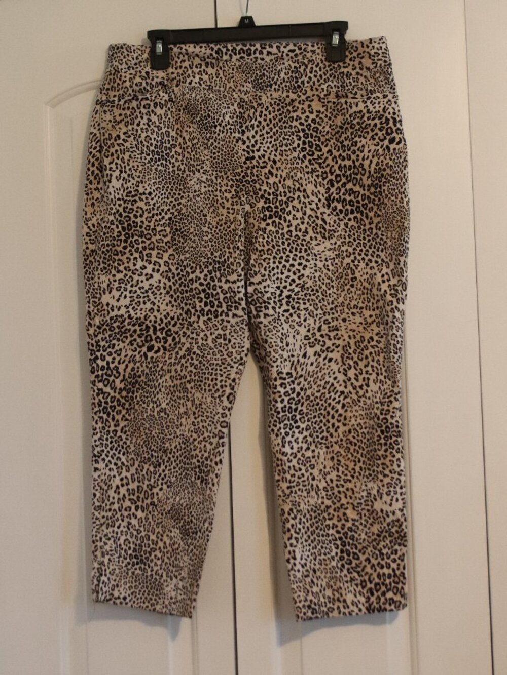 Chico's Slimming Animal Print Slim Leg Pull on Ankle /Crop Pant Size 2 US 12